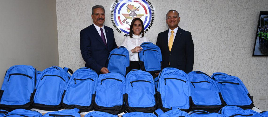 ADEOFA-entrega-utiles-escolares-a-militares-de-distintas-dependencias-del-MIDE-2-qtca4d98y1zemvip9hhe2yr5jsjizr4okqea1i487c