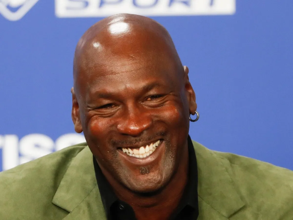 michael_jordan_crop1676738060379.jpg_1902800913