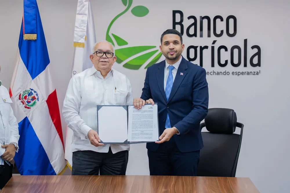 Banco-Agricola-y-Ministerio-de-la-Juventud