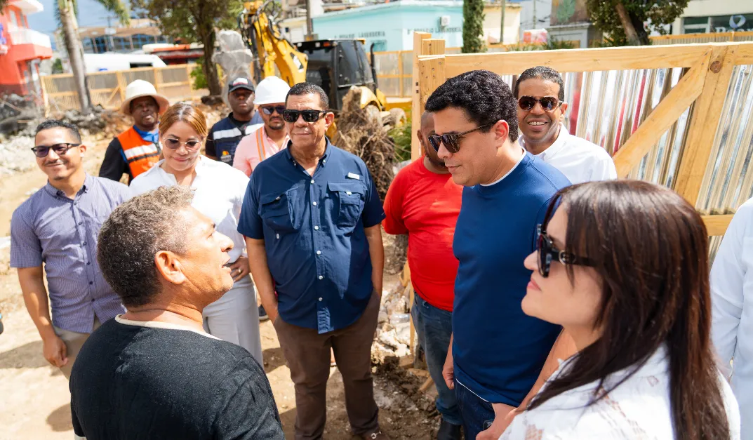 David-Collado-supervisando-obras-en-Higuey-