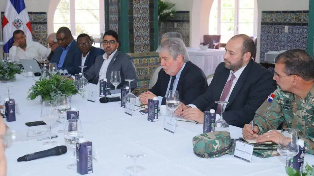 RD-recibe-a-mision-de-la-OEA-para-discutir-sobre-crisis-con-Haiti.-1024x575