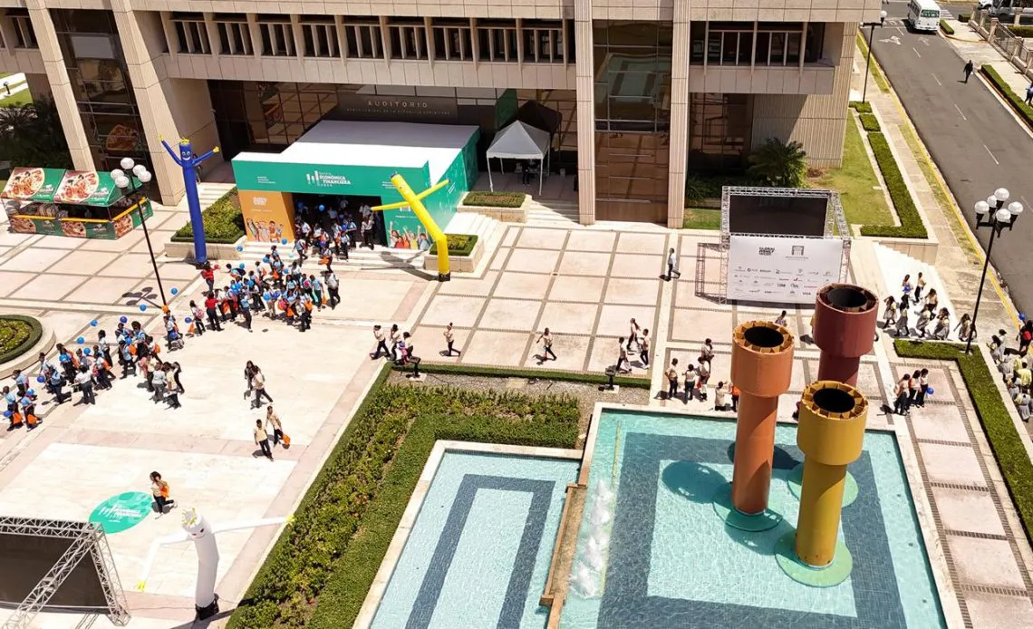 Semana-Economica-y-Financiera-2025-1140x694