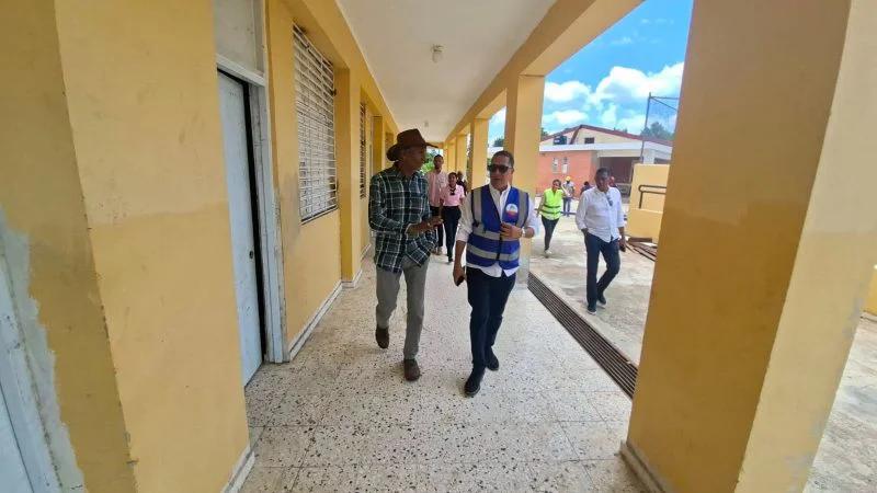 Infraestructura-Escolar-preve-entregar-en-agosto-liceo-de-Guayajayuco-tras-mas-de-12-anos-de-espera-1-800x450