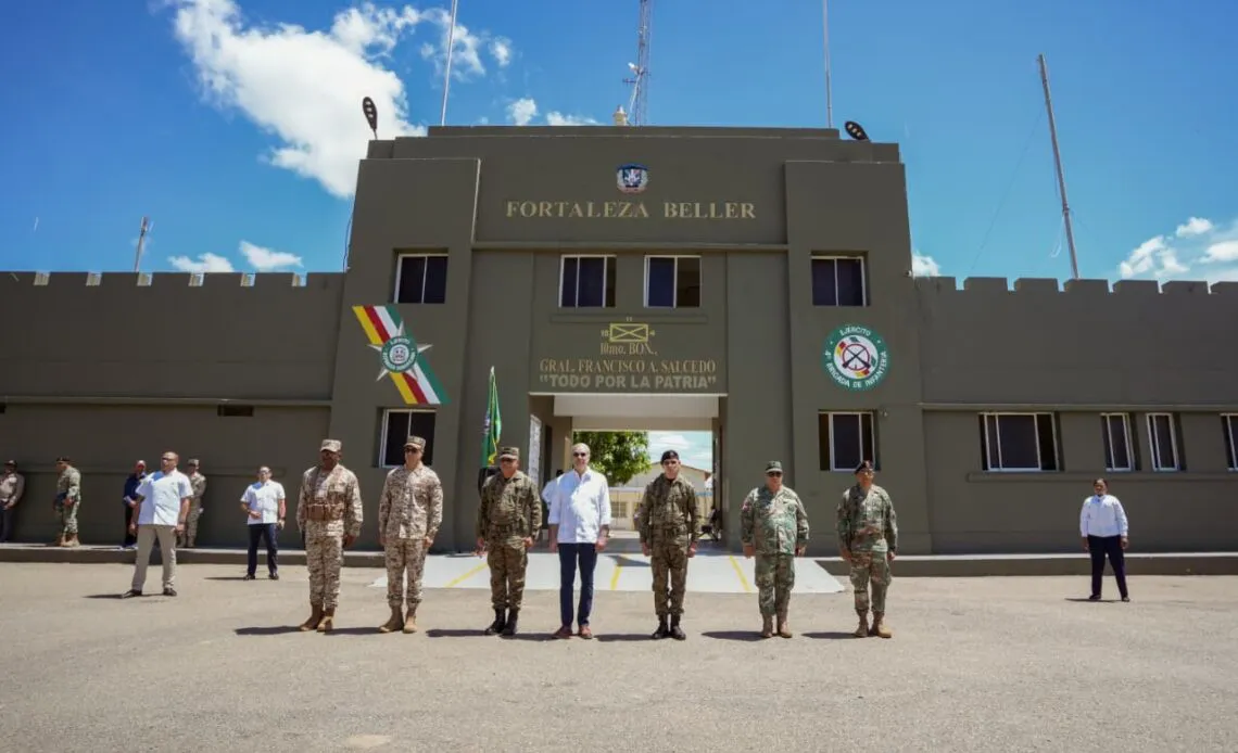Abinader-supervisa-inicios-de-sistema-de-videovigilancia-para-reforzar-seguridad-en-la-frontera-1140x694