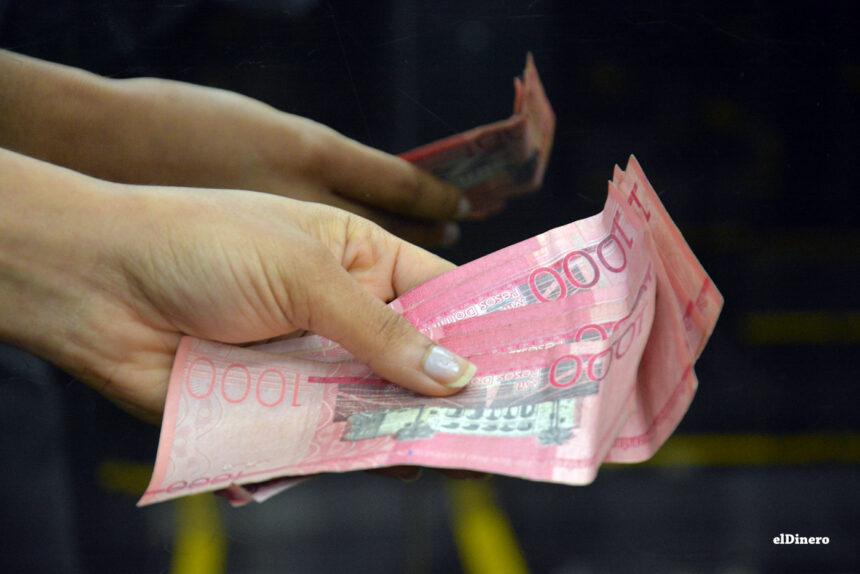 dinero-doble-sueldo-salario-navidad-860x574