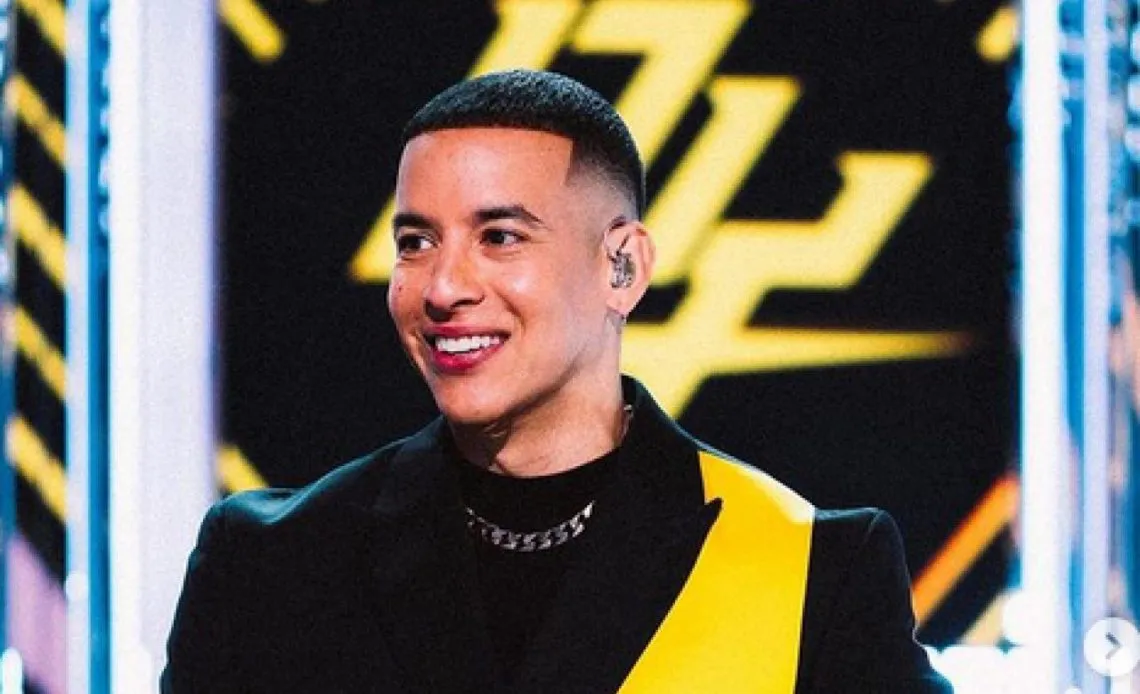 Daddy-Yankee-recibe-el-reconocimiento-Agente-de-Cambio-1140x694