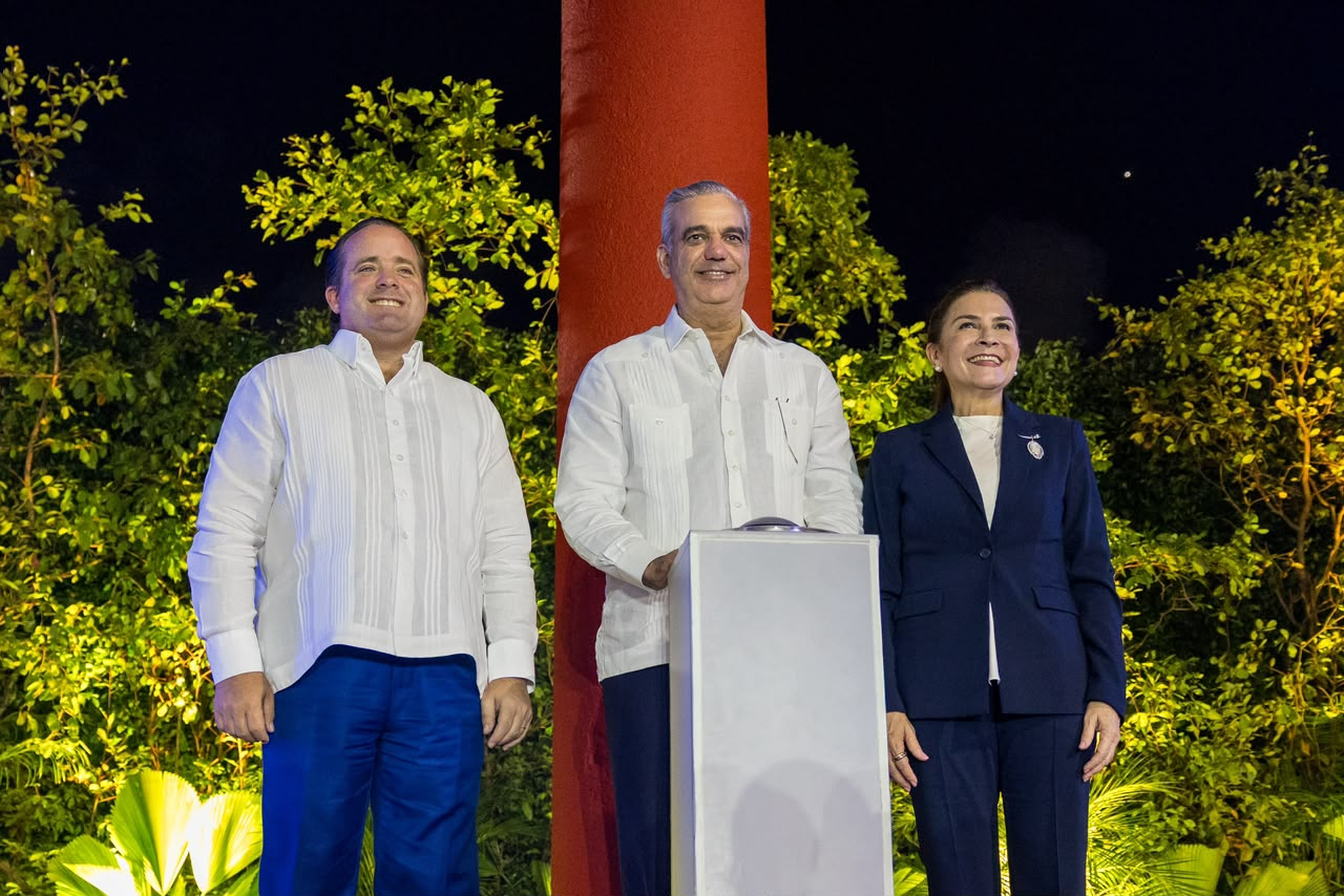 Abinader-y-Carolina-inauguran-Parque-Deportivo-Paseo-30-de-Mayo-13