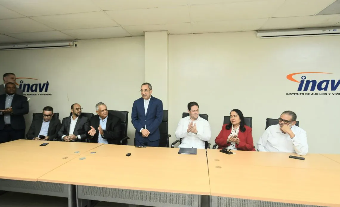 MIVED-juramenta-nuevo-administrador-general-del-Instituto-de-Auxilios-1140x694