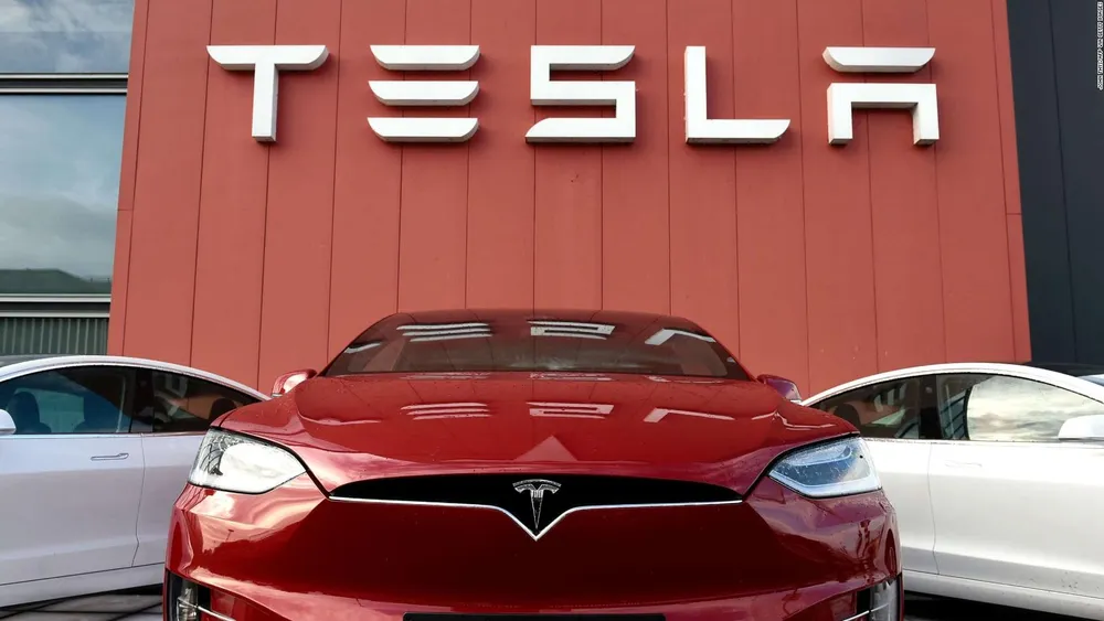 210427134741-cnne-dinero-tesla-04272021-full-169