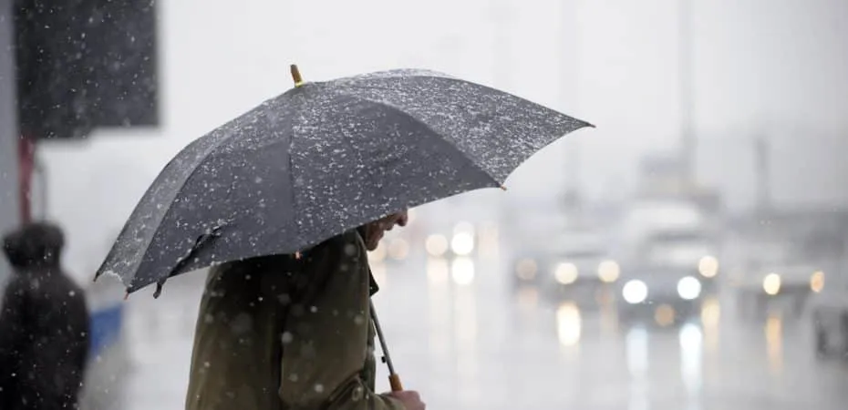 Lluvias-Aguaceros-paraguas-930x450