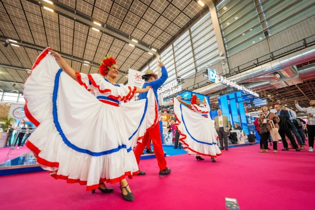 El-folclor-dominicano-animo-toda-el-area-donde-expone-Republica-Dominicana-en-la-feria-Top-Resa-Paris-2024-4a-1068x712