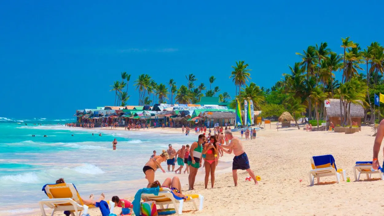 RD-registra-cifras-record-en-turismo-pese-al-paso-de-Fiona