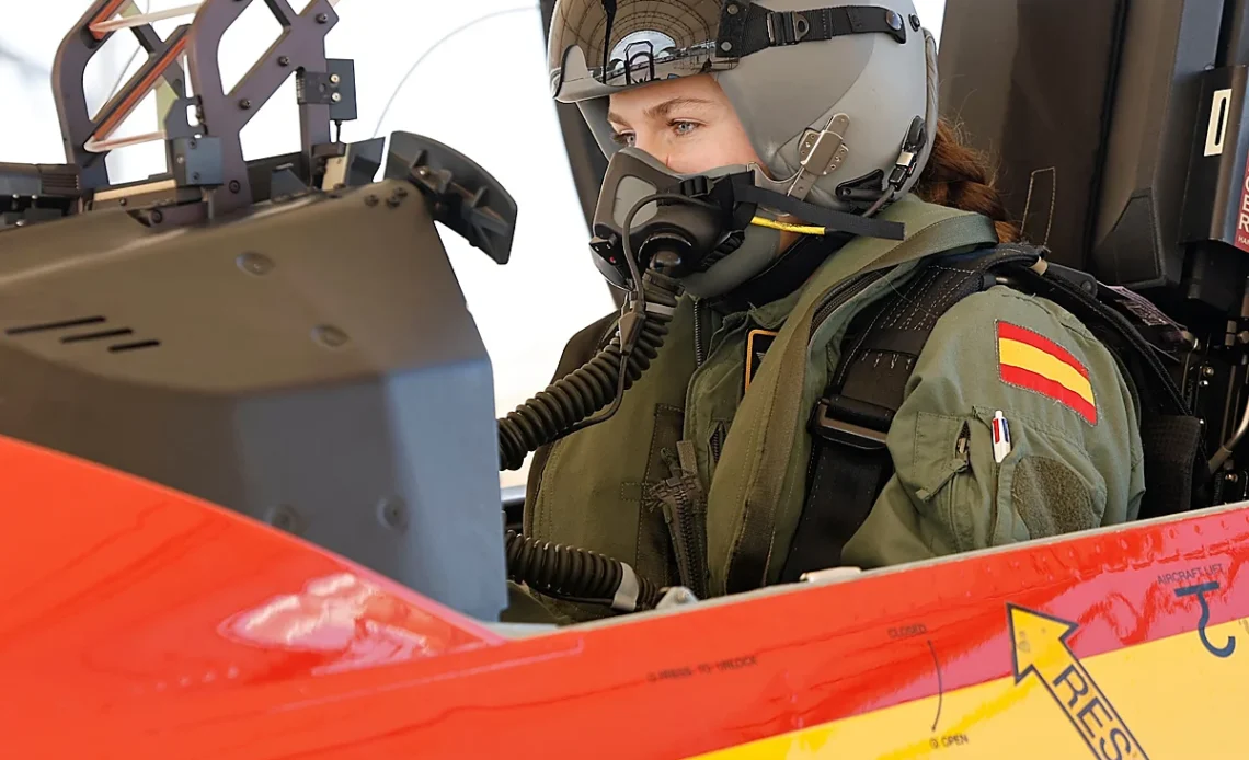 avion-leonor-murcia-RMFsjgLEneazUOk3BxR9PYO-1200x1200@Mujer-Hoy-1140x694