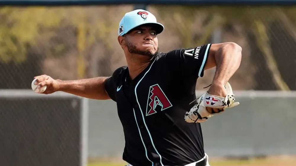 arizona-diamondbacks-pitcher-listher-sosa-throws