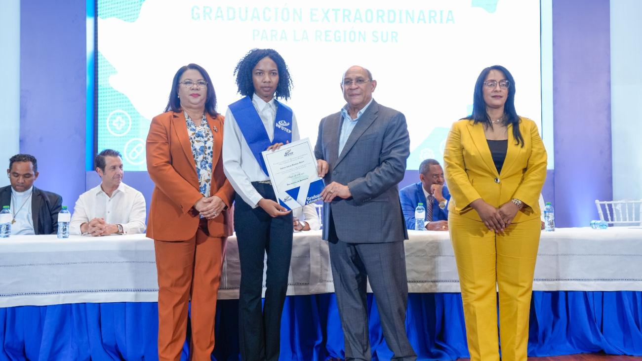 INFOTEP gradúa a 472 técnicos de la Región Sur 3