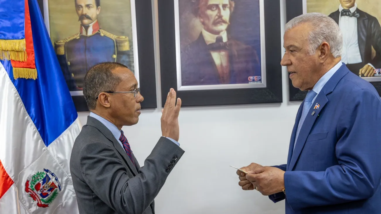Ministro juramenta al nuevo cont