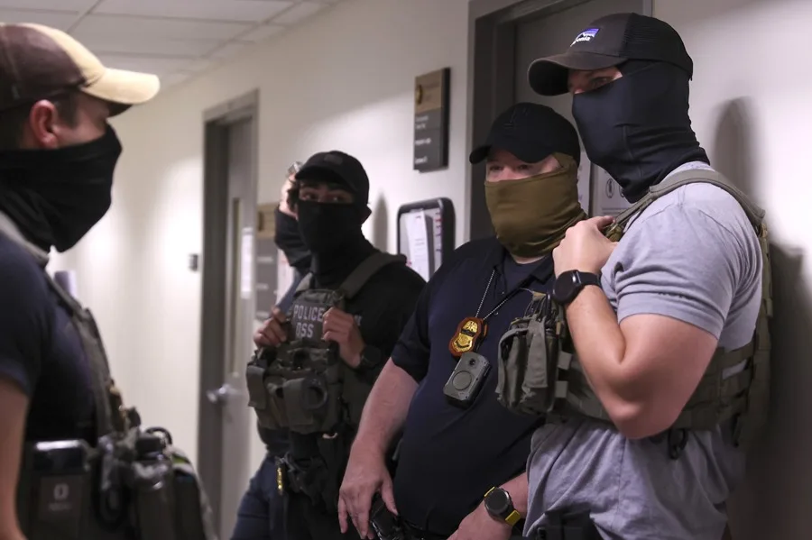 Agentes_migratorio_Corte