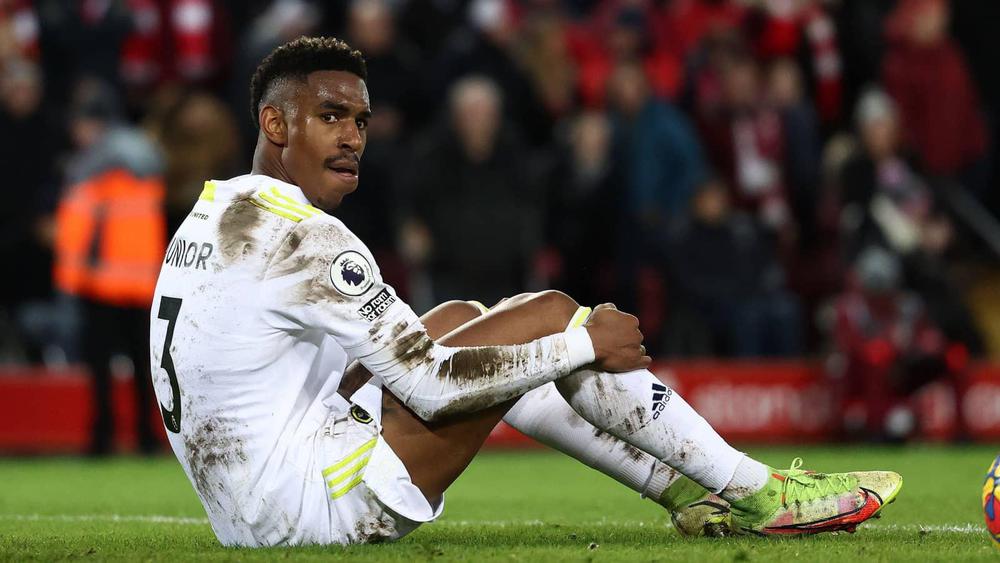 leeds-united-left-back-junior-firpo-1