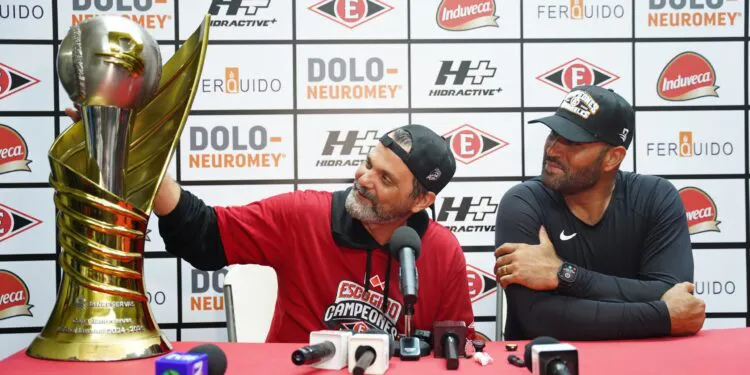 Jose-Miguel-Bonetti-y-Albert-Pujols-scaled-e1738048548729-750x375