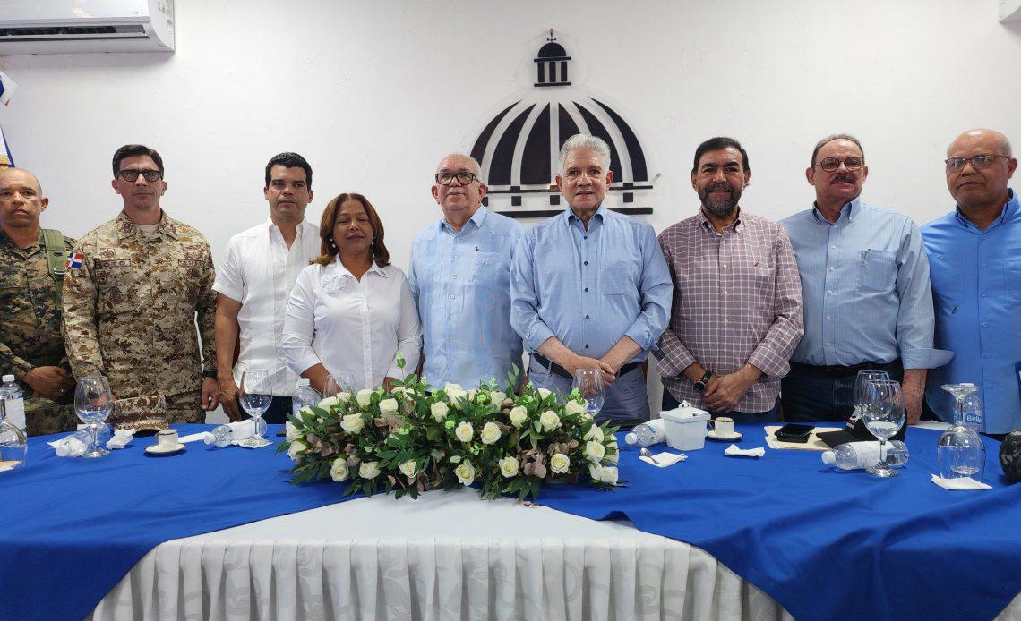 Comision-del-goierno-reunida-en-Dajabon-1140x694