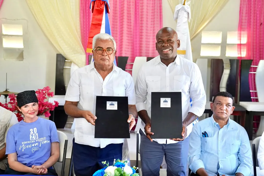 🤝 CEA y Fundación Buen Samaritano firman acuerdo en favor de los bateyesEl Consejo Estatal del Azúcar (CEA) y la Fundación Hospital General El Buen Samaritano firmaron un acuerdo de cooperación interinstit (2)