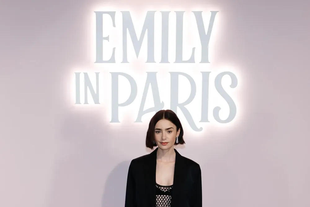 Emily-in-Paris1