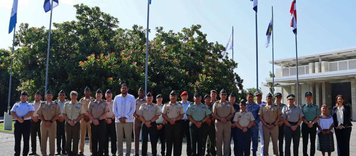 Fuerzas-Armadas-Centroamericanas-refuerzan-compromiso-con-la-seguridad-regional-y-la-proteccion-Derechos-Humanos-1-qrp00qhu1yqvv7xwobhbe5ffa25v3ar739bwov7oug