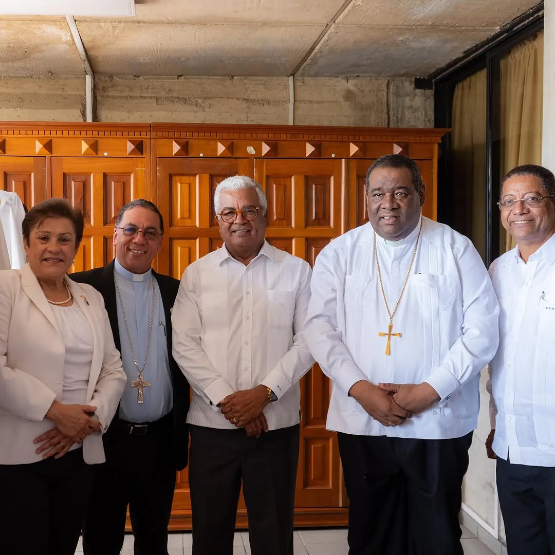 Acción de Gracias en la Basílica de Higüey   Este domingo, en una solemne eucaristía encabezada por monseñor Jesús Castro Marte, rendimos homenaje a Nuestra Señora de La Altagracia, agradeciendo por los logr (4)