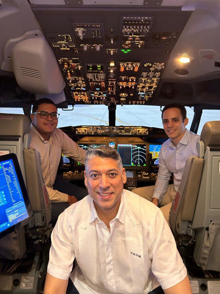 S91e6FJs-6672f5fc9c955_victor-pacheco-y-los-cadetes-del-primer-programa-768x1024