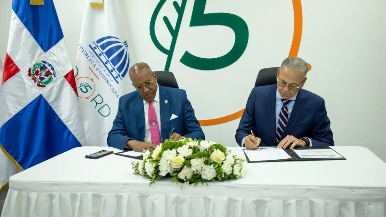 Firma de convenio CGR y ECO5RD (3)