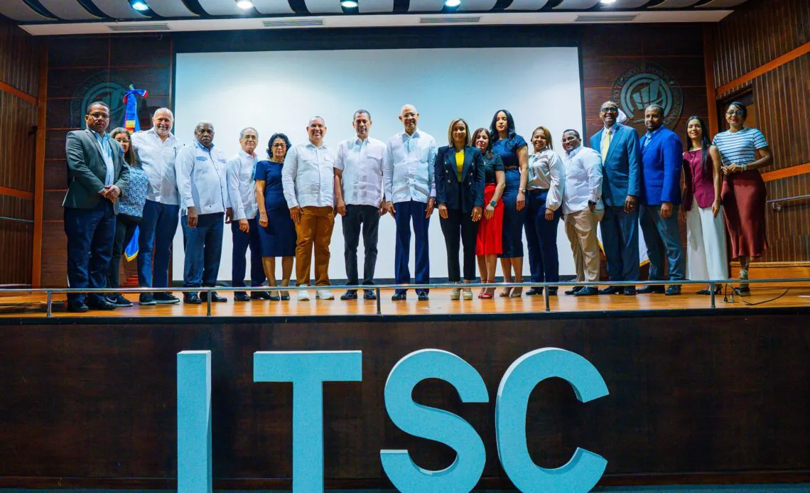 Guido-Gomez-Mazara-imparte-conferencia-sobre-Liderazgo-Politico-en-el-ITSC-1140x694