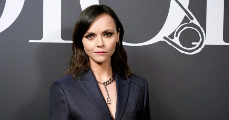 Christina-Ricci-vendio-sus-bolsos-Chanel-para-poder-pagar-su-divorcio-730x383