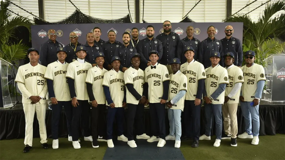 firma-prospectos-dominicanos-milwaukee-inicia-con-ricki-moneys-y-doce-jugadores-6da4d865-focus-0-0-1200-675