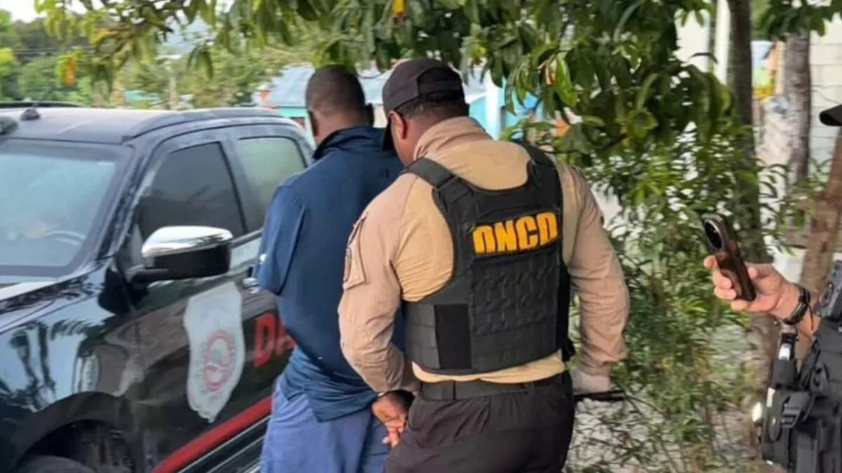 desmantelan-varios-puntos-de-drogas-y-detienen-a-varias-personas-en-azua-20260901-181335-nMKR-1200x675