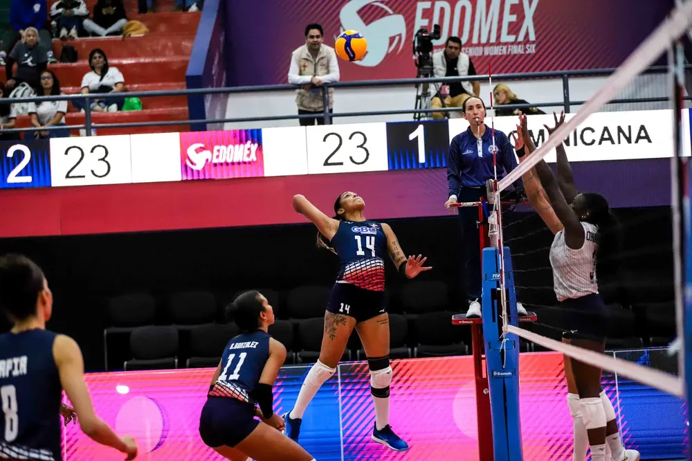 Yanlis-Feliz-logra-un-potente-remate-ante-Estados-