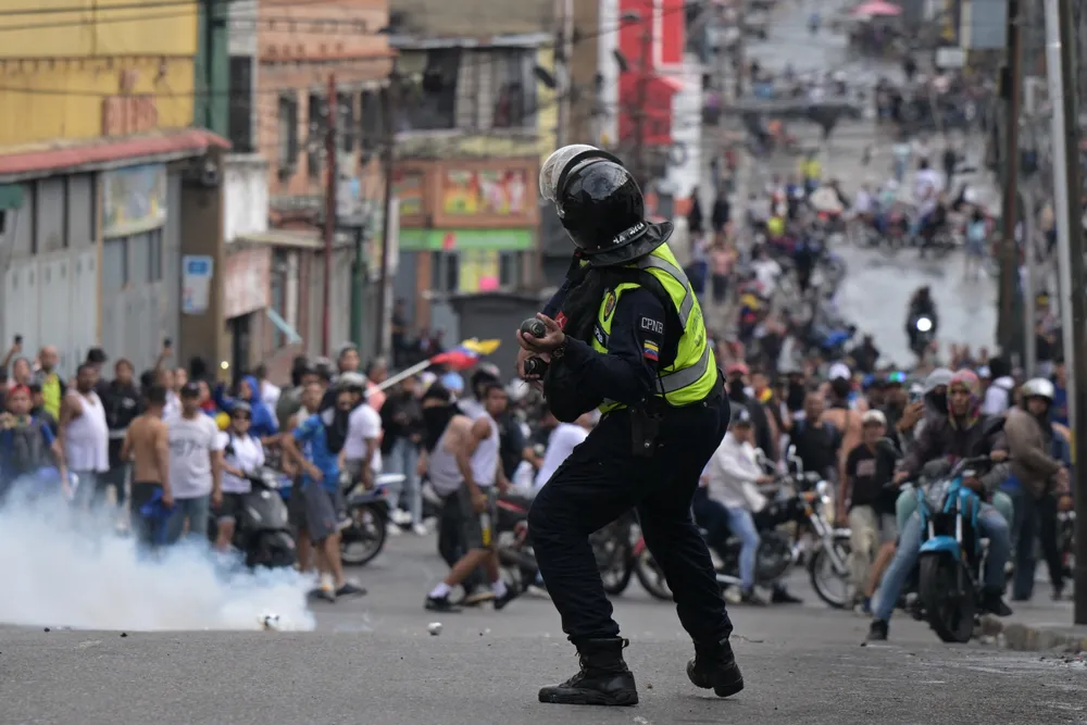 al-menos-un-muerto-las-protestas-contra-la-reeleccion-maduro