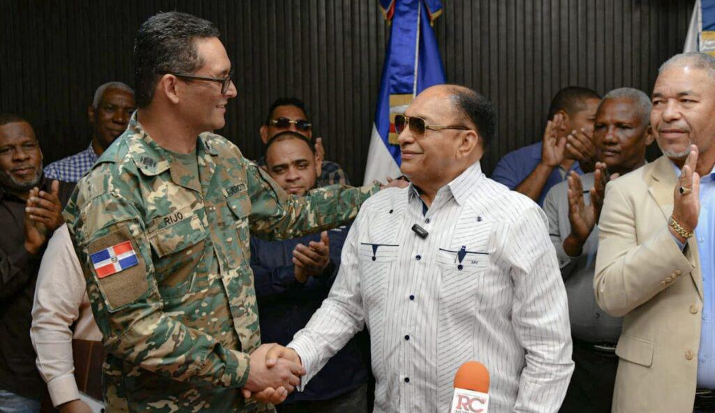 el-director-ejecutivo-del-intrant-y-cambita-1024x592