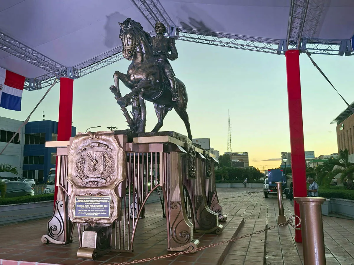 Instituto-Duartiano-devela-primera-estatua-ecuestre-del-patricio