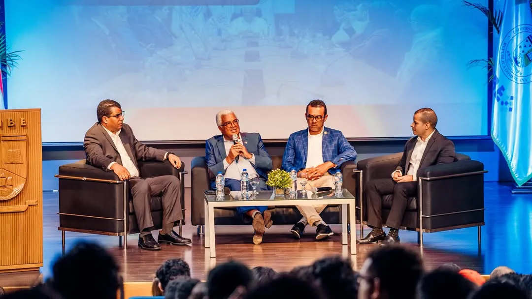 El director general de Bienes Nacionales, @dgbnrdo, y honorífico del Consejo Estatal del Azúcar (CEA-CORDE), @cea_rd, doctor Rafael A. Burgos Gómez, compartió sus conocimientos en una inspiradora conferencia (1)
