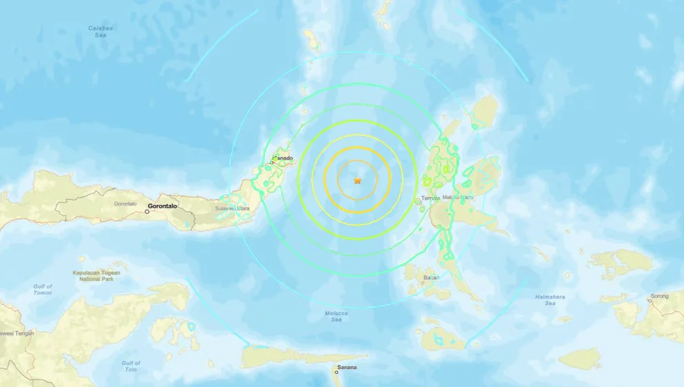 Un-mapa-ilustra-el-epicentro-de-un-terremoto-en-el-Mar-de-las-Molucas-mostrando-las-ondas-sismicas-que-se-propagan-hacia-las-islas-de-Celebes-y-Maluku-Indonesia.-USGS-
