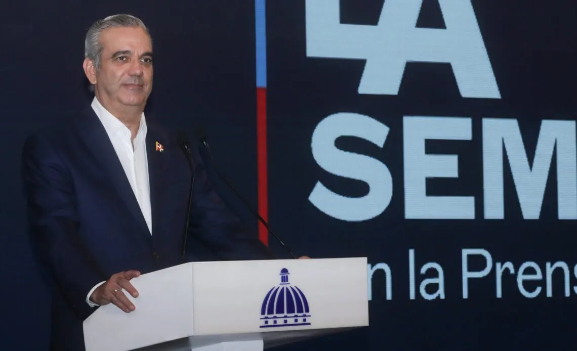 Luis-Abinader-en-La-Semanal-1140x694