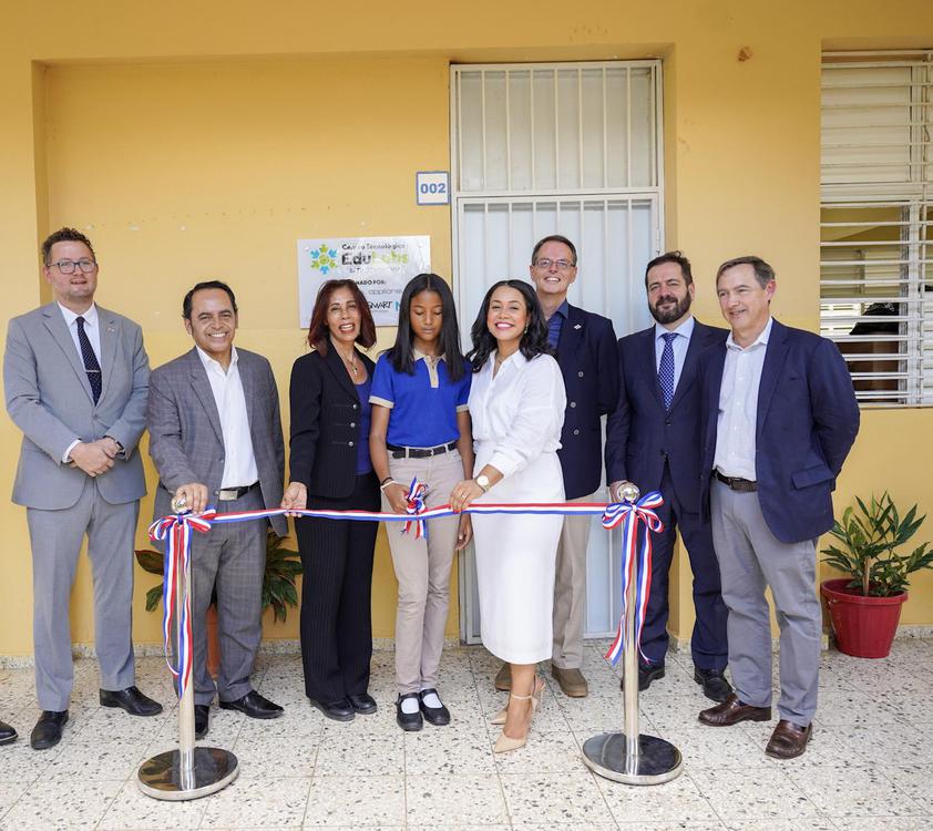 Timothy Brown, Luis Marín, María Cristina Garcia, Yeimi Lisset Castro, Rocío Cruz, Roger Clark, Fernando Sanz y David Hartshorne