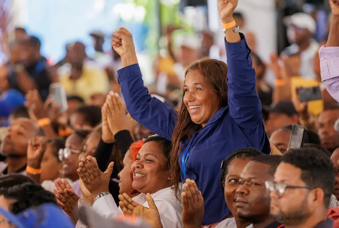 El presidente @LuisAbinader encabezó hoy el relanzamiento de más de 280 proyectos del Consejo Es (7)