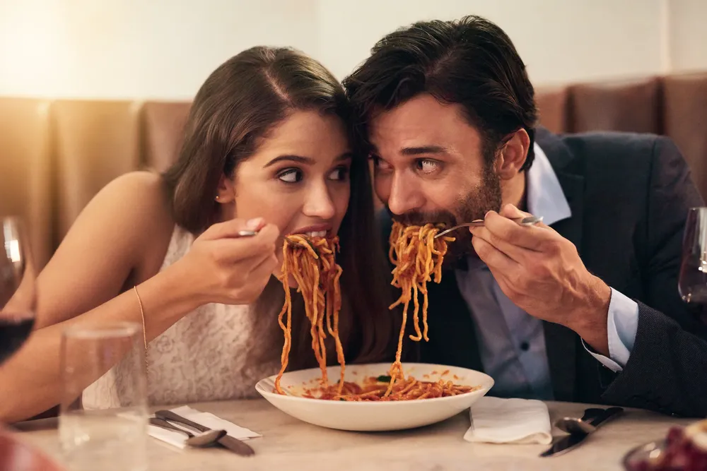 comer-pasta-2364633
