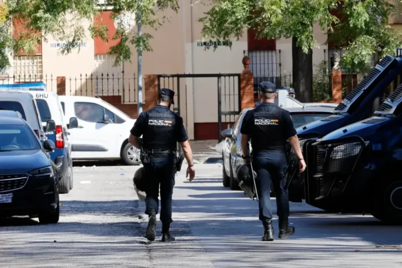 policia-detenido-20-millones-escondidos-1024x683-1-800x534