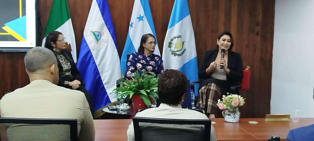 Veteranas-periodistas-destacan-rol-FFAA-en-el-fortalecimiento-de-las-relaciones-civico-militares-y-contribucion-al-desarrollo-nacional-2