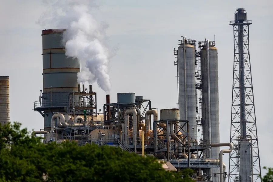 el-brent-sube-035-y-supera-los-106-dolares-por-temores-de-suministro-en-orien-20261014-194714-nL09