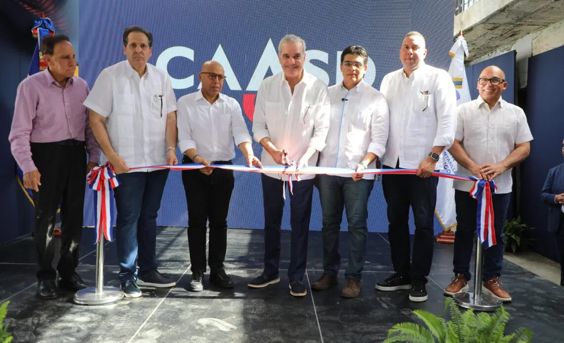 Abinader-entrega-saneamiento-de-la-canada-de-Los-Peralejos-en-SDO-1140x694