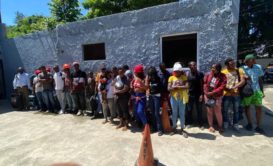 Policia-apresa-haitianos-1140x694