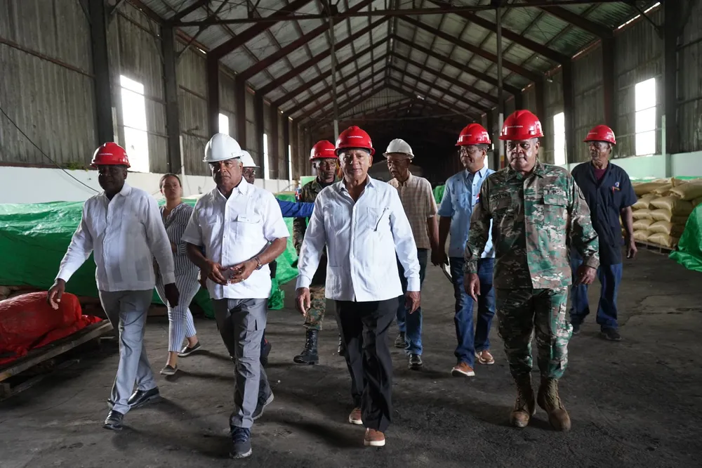 Director-de-Bienes-Nacionales-y-el-CEA-supervisa-acondicionamiento-del-Ingenio-Porvenir